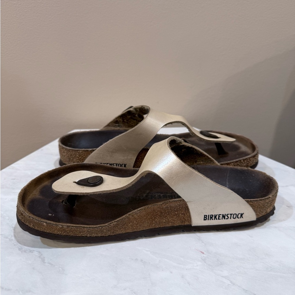 🔥Birkenstock Women’s Sandals in Metallic Champagne Size 9 EUC🔥